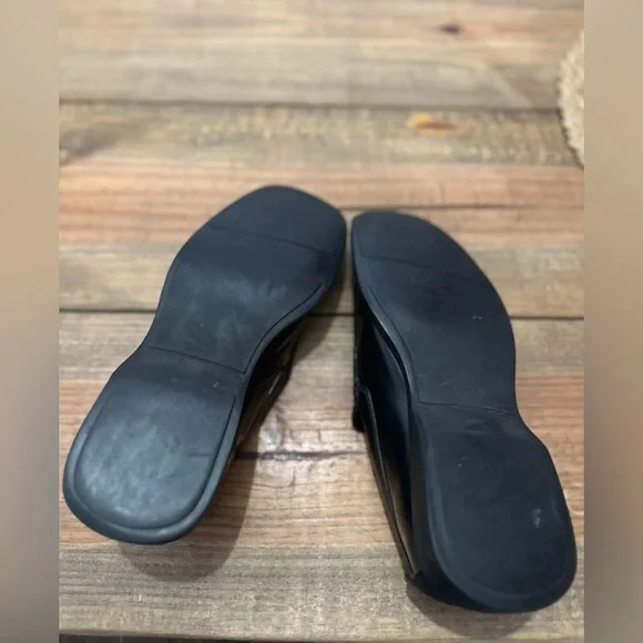 GUCCI Classic Leather LoafersSlip On Size 8 BLACK